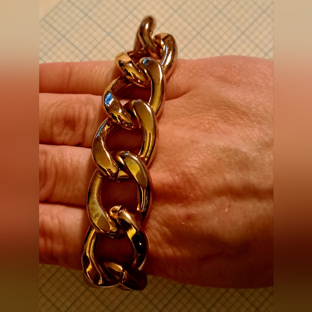 Elegant Fat Gold Tone Chain Bracelet